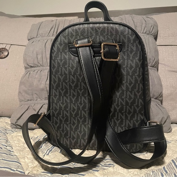 Jones New York small backpack - Picture 6 of 6